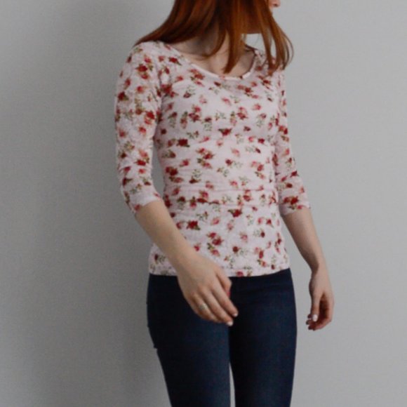 ❣️SOLD | GUESS Women's Lace Blush Top - Picture 1 of 2